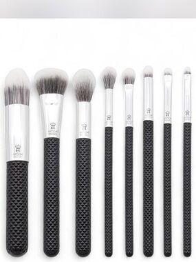 NWT AOA Studio Kabuki Hi-Def 10-Piece Makeup Brush Set + Travel Roll 🖤